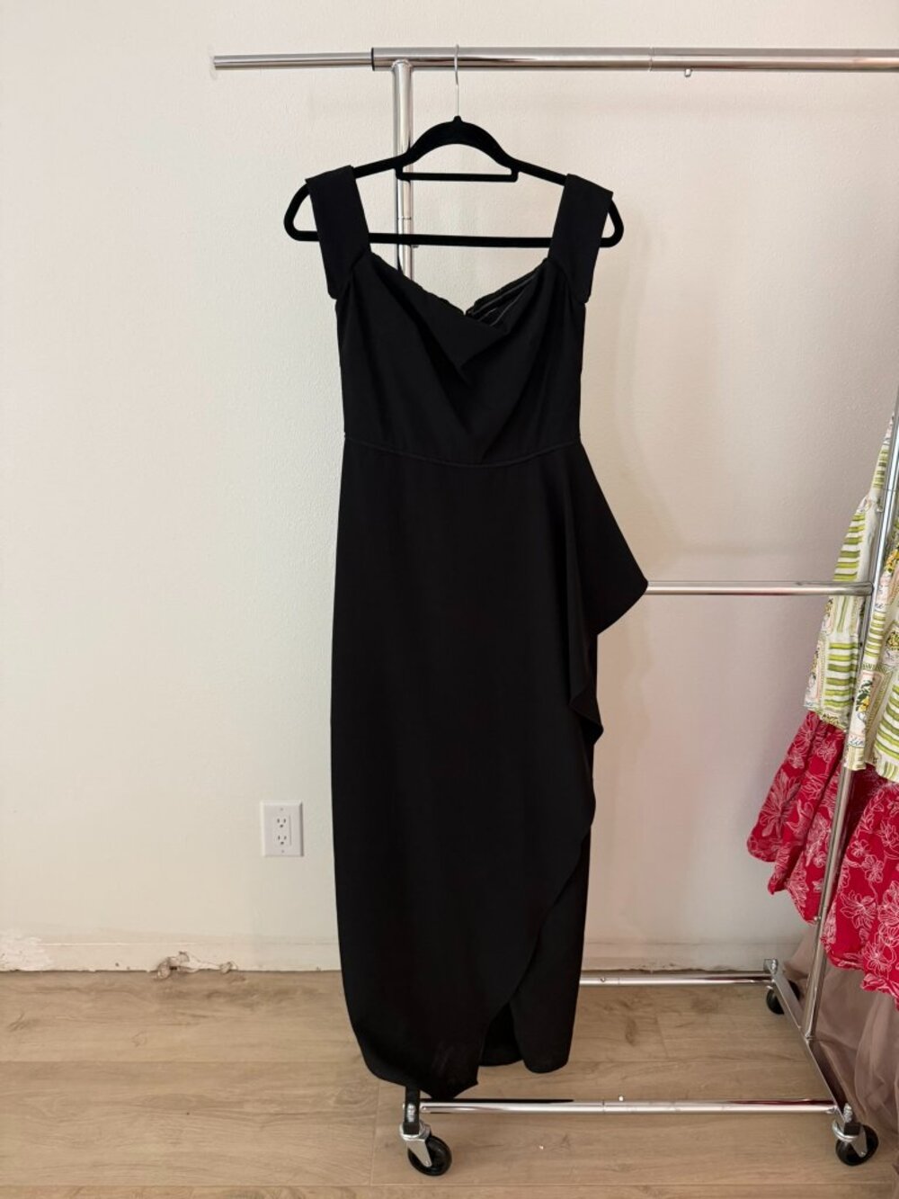 JS Collection Off Should Split Black Gown Size 4R